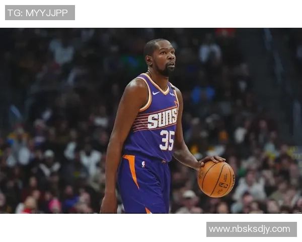 杜兰特领衔对决小牛队精彩瞬间回顾与赛场氛围分析 杜兰特领衔对决小牛队精彩瞬间回顾与赛场氛围分析